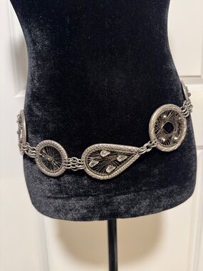Chico’s Silver-Tone Filigree Link Waist Chain Belt. NWOT. Size S-M